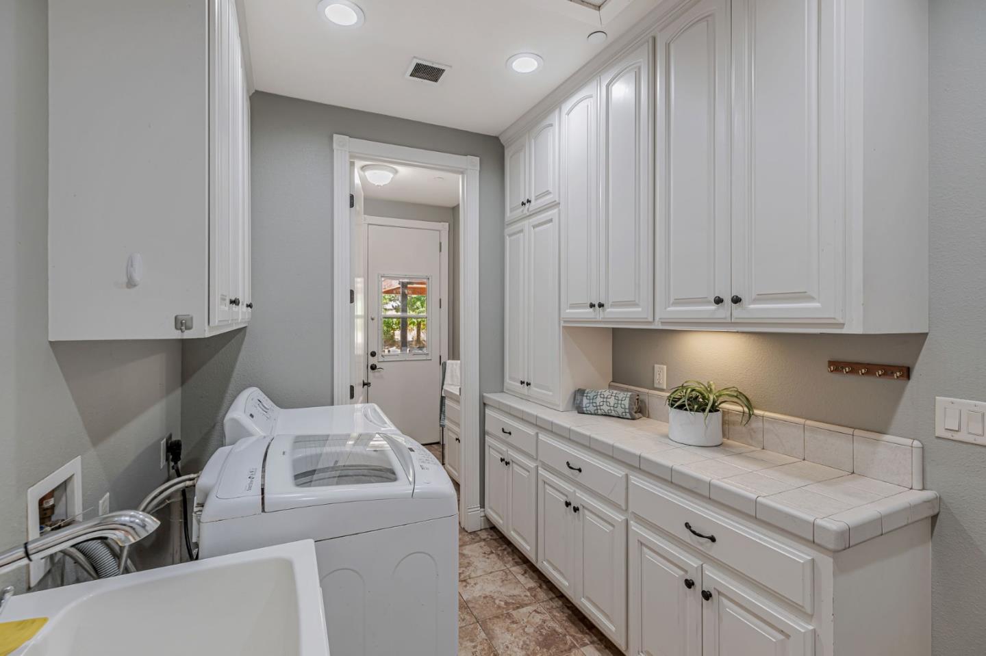 Detail Gallery Image 39 of 87 For 3025 Godfrey Ave, Gilroy,  CA 95020 - 3 Beds | 3 Baths