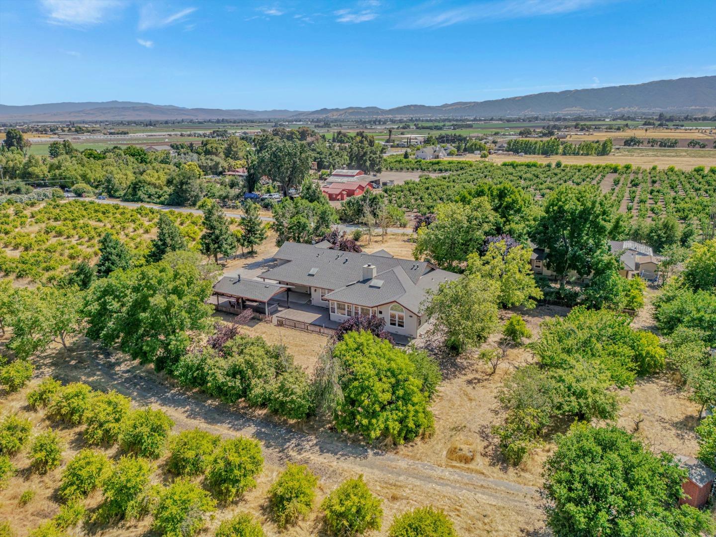 Detail Gallery Image 75 of 87 For 3025 Godfrey Ave, Gilroy,  CA 95020 - 3 Beds | 3 Baths