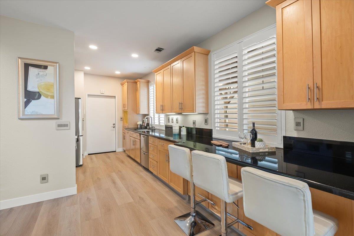 Detail Gallery Image 13 of 47 For 272 Mcdonnel Rd, Alameda,  CA 94502 - 3 Beds | 2/1 Baths