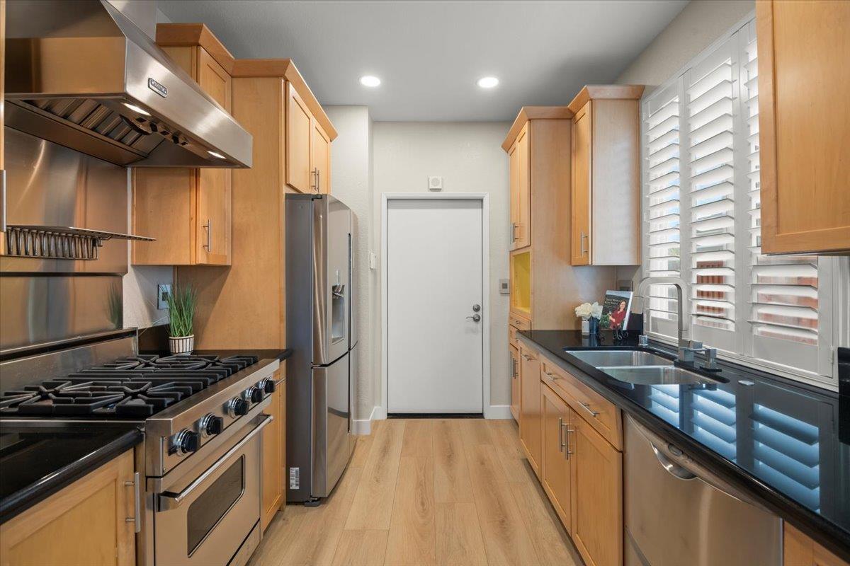 Detail Gallery Image 14 of 47 For 272 Mcdonnel Rd, Alameda,  CA 94502 - 3 Beds | 2/1 Baths