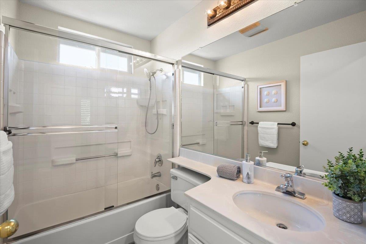 Detail Gallery Image 28 of 47 For 272 Mcdonnel Rd, Alameda,  CA 94502 - 3 Beds | 2/1 Baths