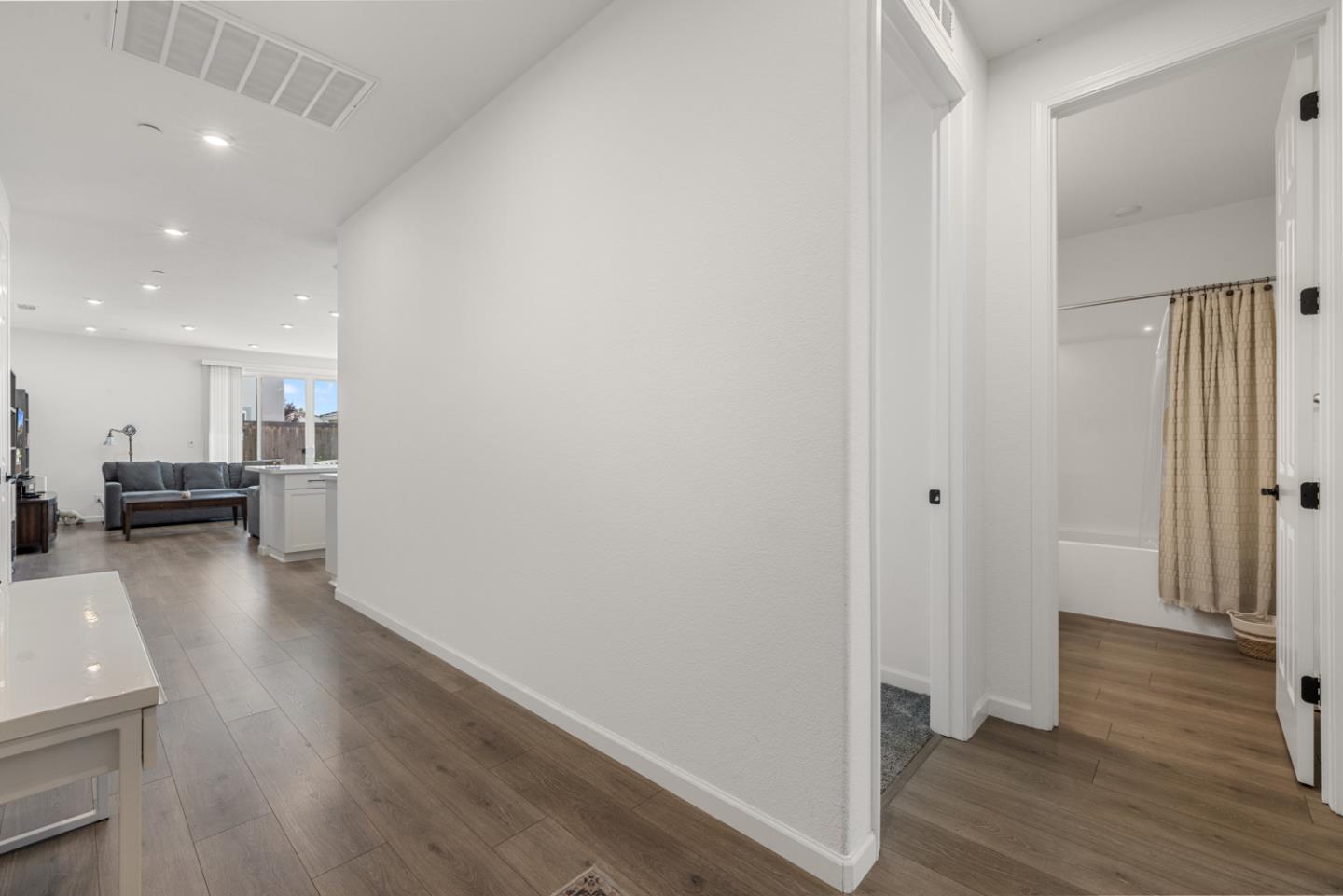 Detail Gallery Image 15 of 31 For 667 Pleasant Dr, Lathrop,  CA 95330 - 3 Beds | 2 Baths