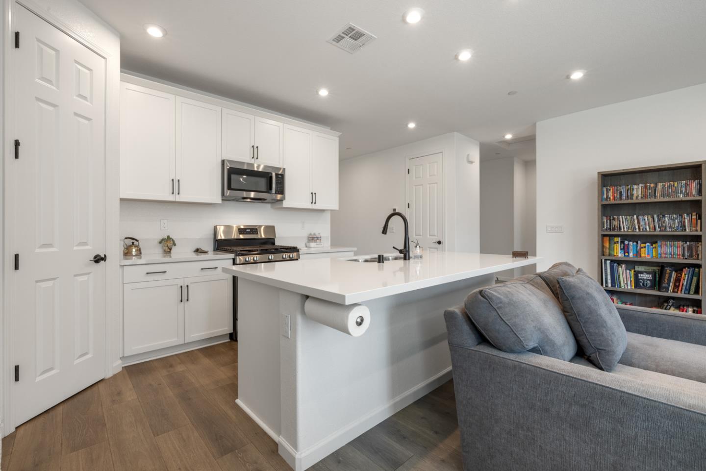 Detail Gallery Image 16 of 31 For 667 Pleasant Dr, Lathrop,  CA 95330 - 3 Beds | 2 Baths