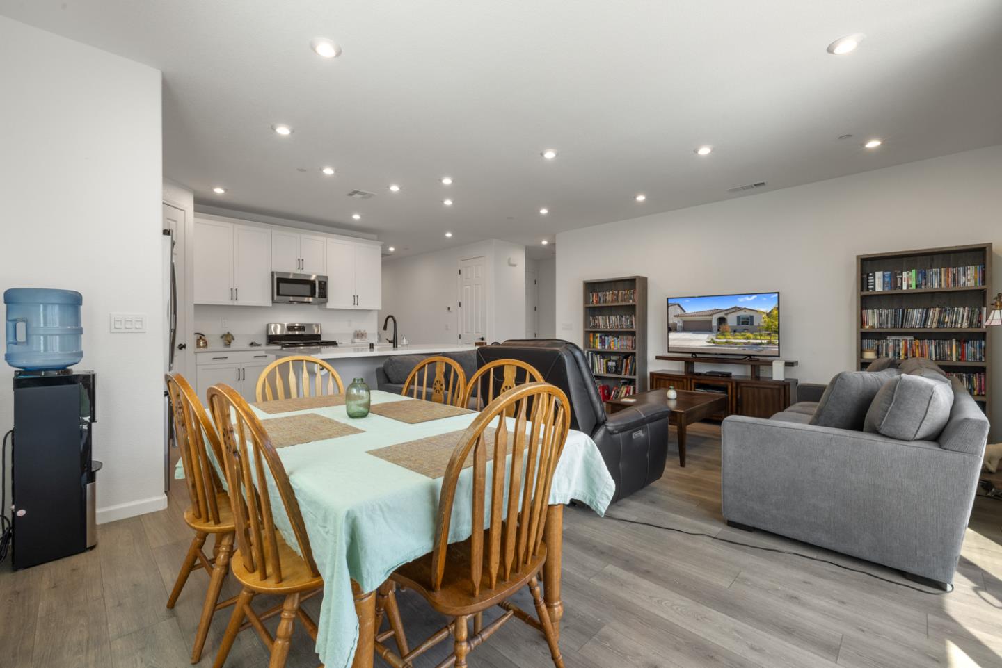 Detail Gallery Image 18 of 31 For 667 Pleasant Dr, Lathrop,  CA 95330 - 3 Beds | 2 Baths