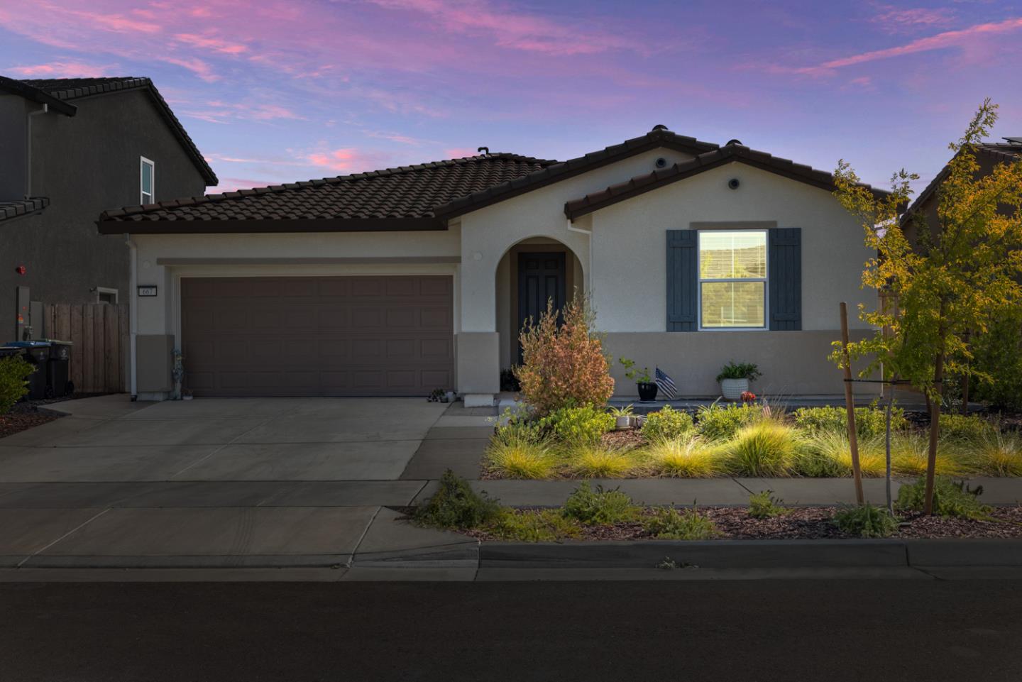 Detail Gallery Image 2 of 31 For 667 Pleasant Dr, Lathrop,  CA 95330 - 3 Beds | 2 Baths