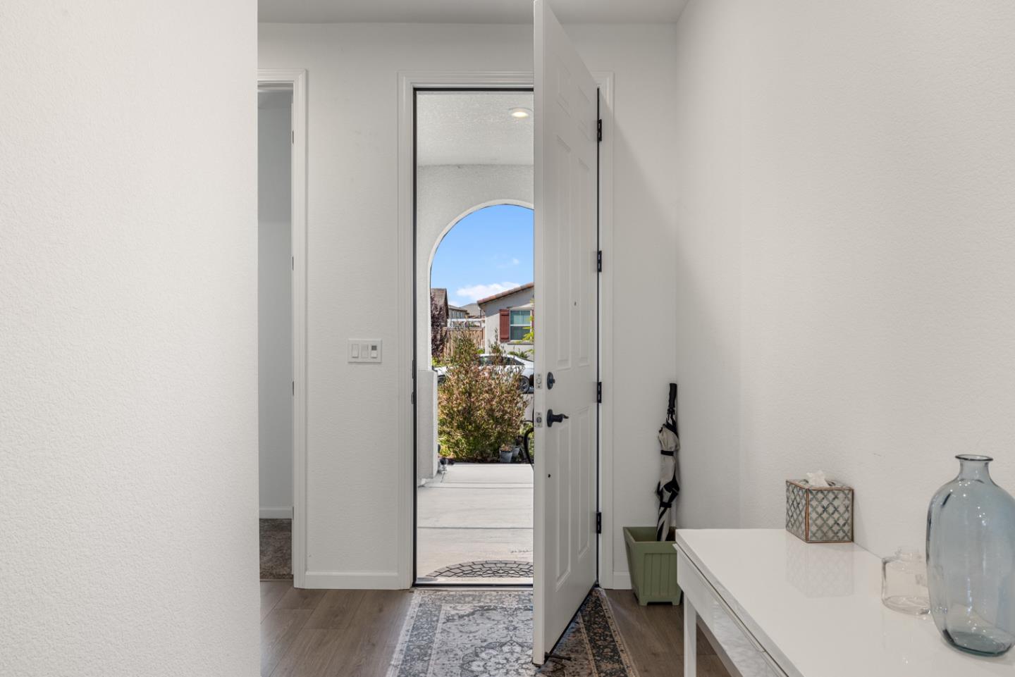 Detail Gallery Image 5 of 31 For 667 Pleasant Dr, Lathrop,  CA 95330 - 3 Beds | 2 Baths