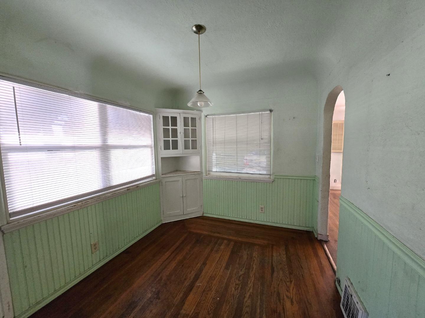 Detail Gallery Image 2 of 5 For 112 S Cragmont Ave, San Jose,  CA 95127 - 2 Beds | 2 Baths