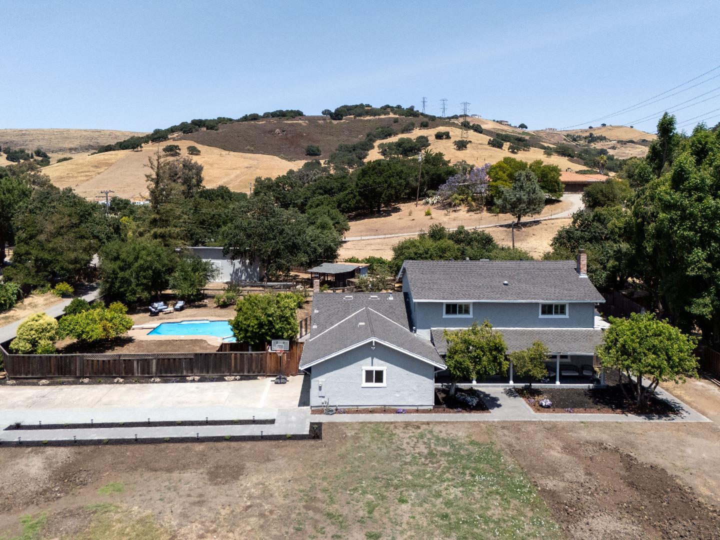 Detail Gallery Image 5 of 45 For 7565 Tierra Sombra Ct, San Jose,  CA 95120 - 4 Beds | 3 Baths