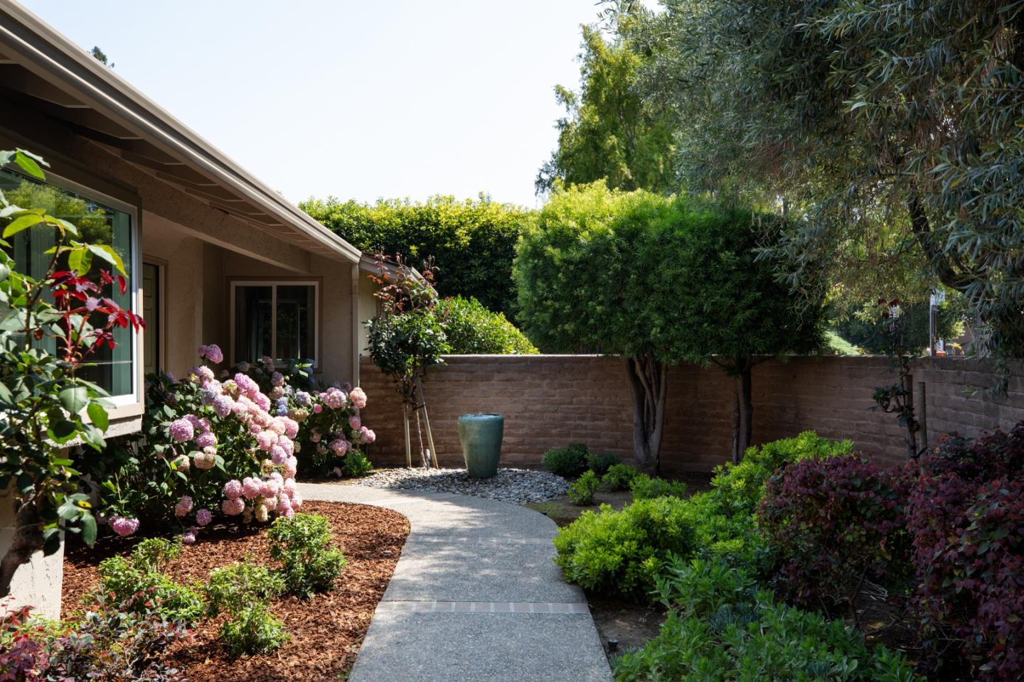 Detail Gallery Image 2 of 23 For 1061 Saint Joseph Ave, Los Altos,  CA 94024 - 5 Beds | 2/1 Baths