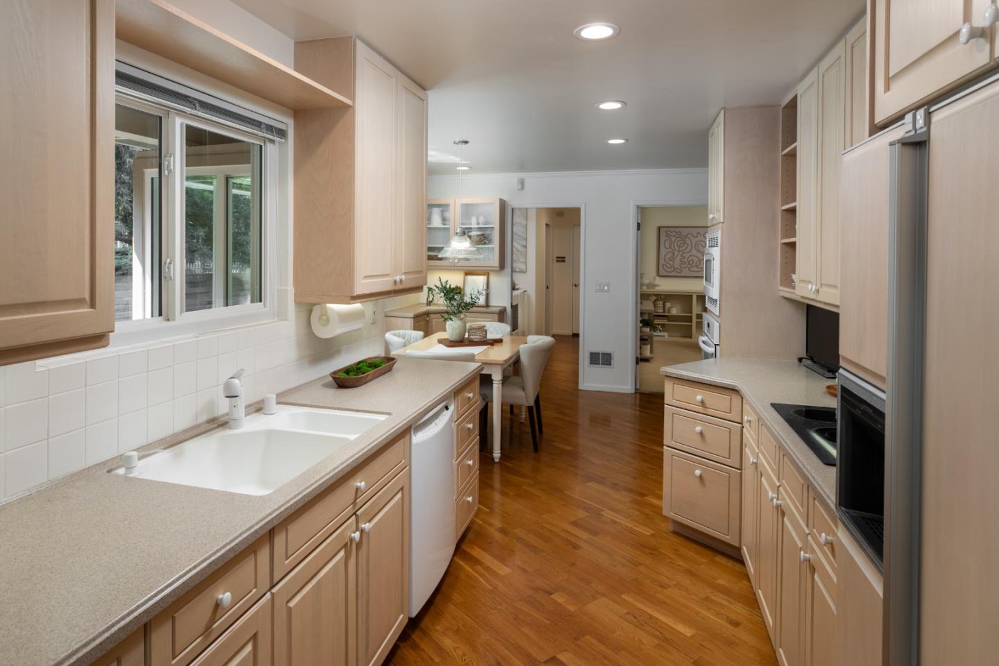 Detail Gallery Image 9 of 23 For 1061 Saint Joseph Ave, Los Altos,  CA 94024 - 5 Beds | 2/1 Baths