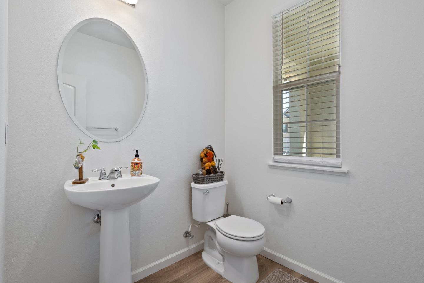Detail Gallery Image 6 of 27 For 1455 Winzer Pl, Gilroy,  CA 95020 - 4 Beds | 2/1 Baths