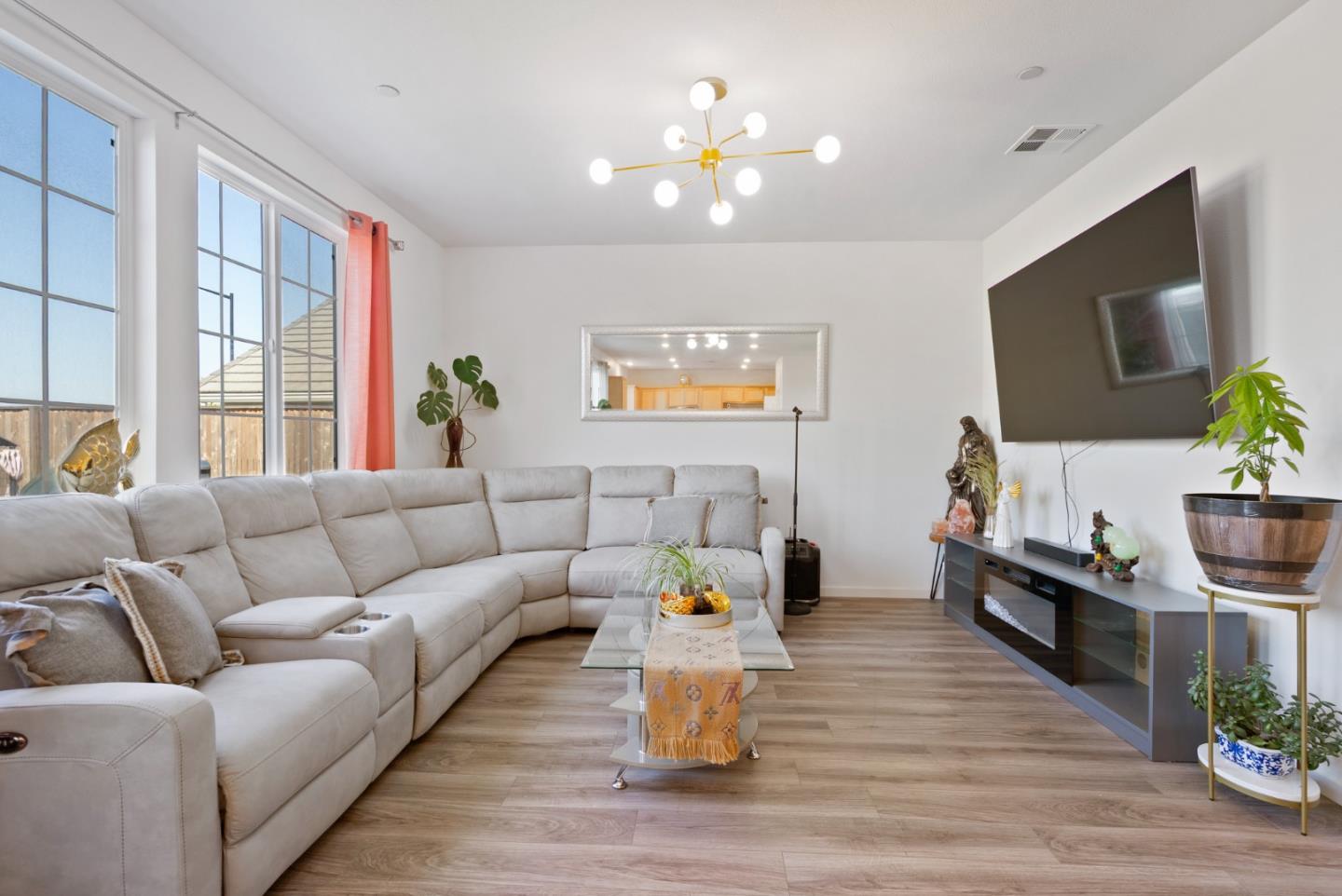 Detail Gallery Image 7 of 27 For 1455 Winzer Pl, Gilroy,  CA 95020 - 4 Beds | 2/1 Baths