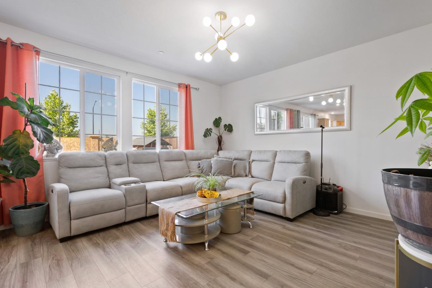 Detail Gallery Image 8 of 27 For 1455 Winzer Pl, Gilroy,  CA 95020 - 4 Beds | 2/1 Baths