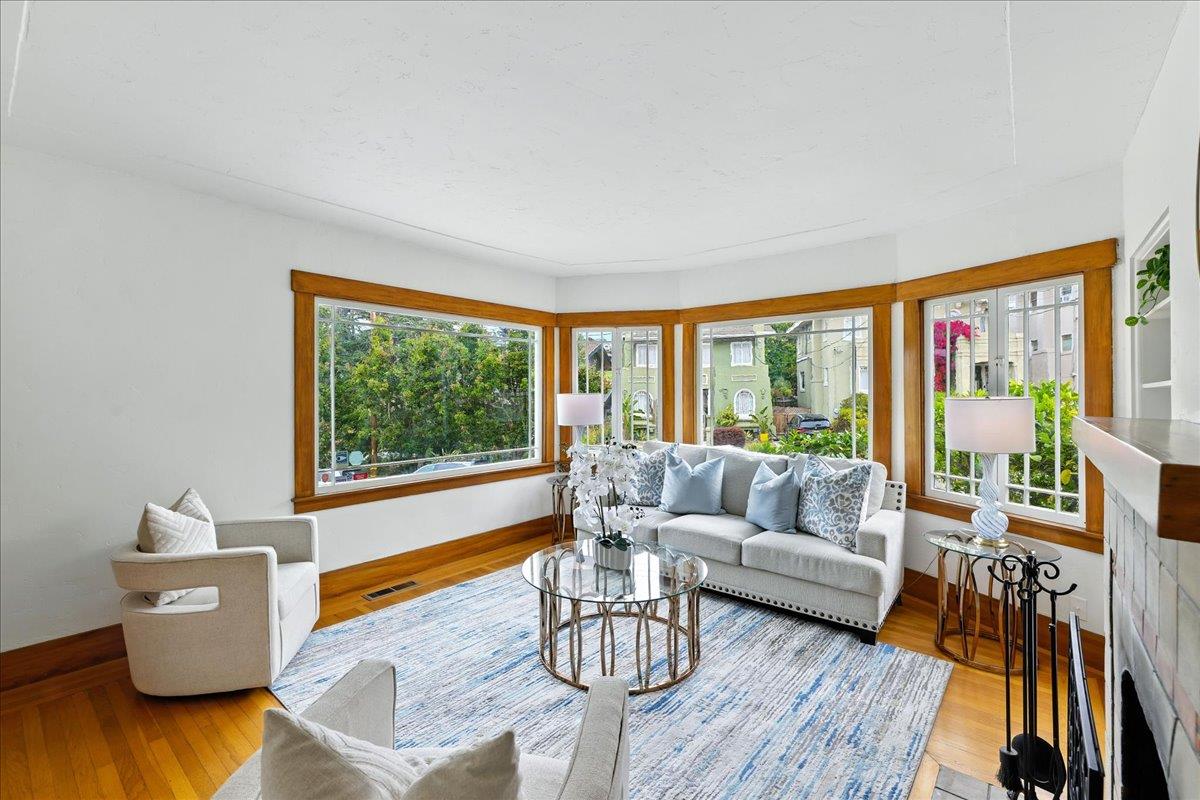Detail Gallery Image 12 of 71 For 5555 Carlton St, Oakland,  CA 94618 - 4 Beds | 2 Baths