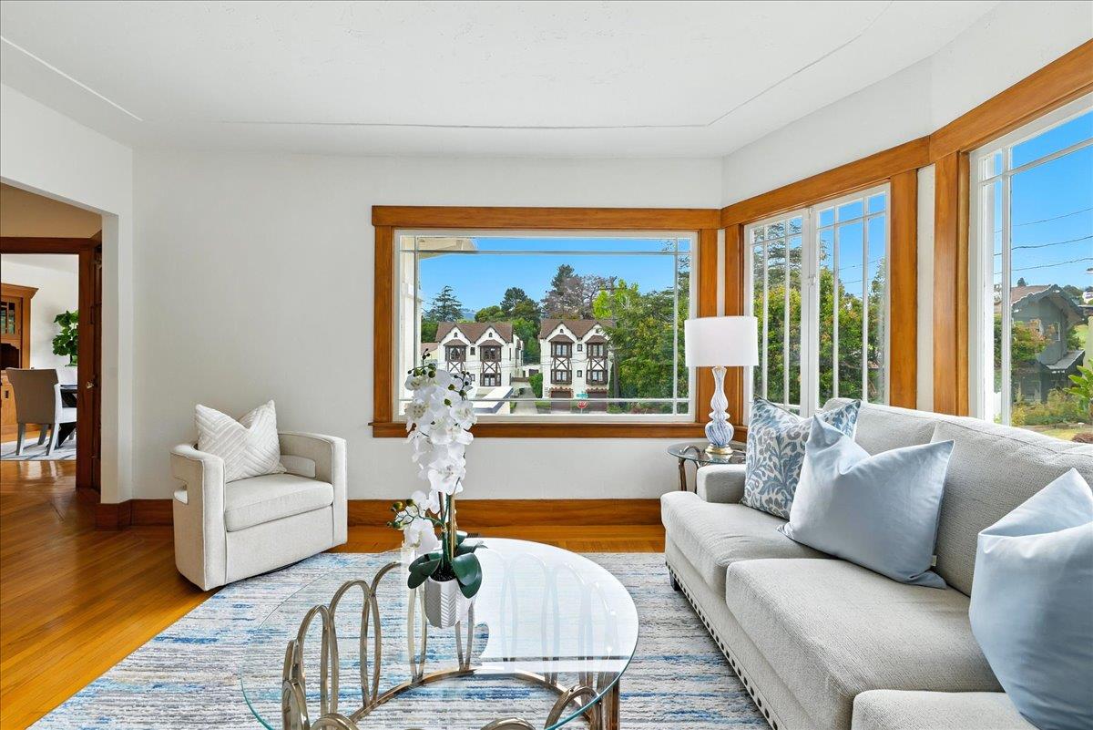 Detail Gallery Image 13 of 71 For 5555 Carlton St, Oakland,  CA 94618 - 4 Beds | 2 Baths