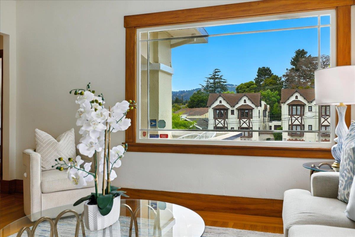 Detail Gallery Image 17 of 71 For 5555 Carlton St, Oakland,  CA 94618 - 4 Beds | 2 Baths