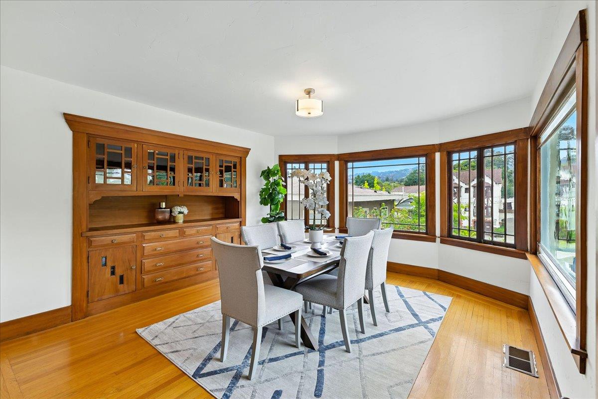 Detail Gallery Image 18 of 71 For 5555 Carlton St, Oakland,  CA 94618 - 4 Beds | 2 Baths