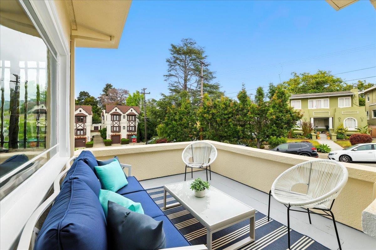 Detail Gallery Image 5 of 71 For 5555 Carlton St, Oakland,  CA 94618 - 4 Beds | 2 Baths
