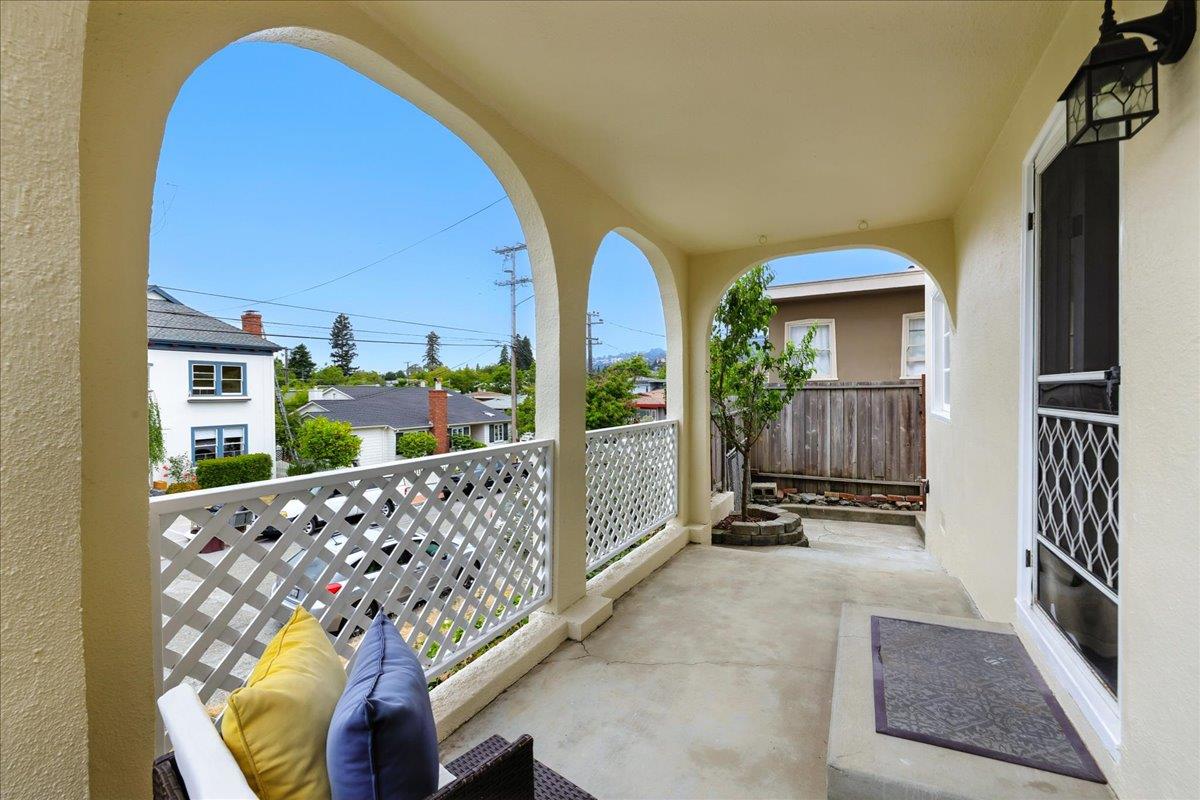 Detail Gallery Image 50 of 71 For 5555 Carlton St, Oakland,  CA 94618 - 4 Beds | 2 Baths