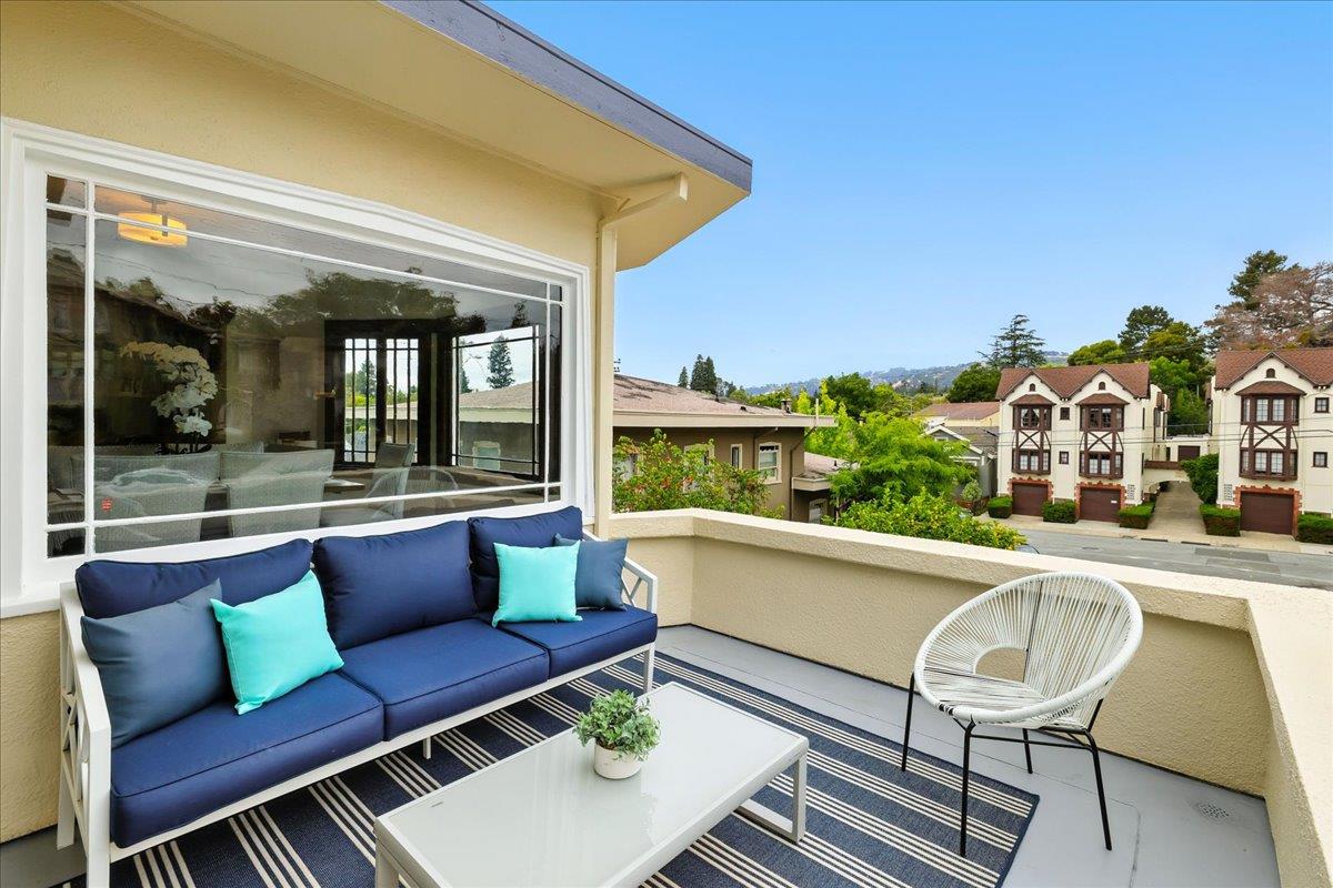 Detail Gallery Image 6 of 71 For 5555 Carlton St, Oakland,  CA 94618 - 4 Beds | 2 Baths