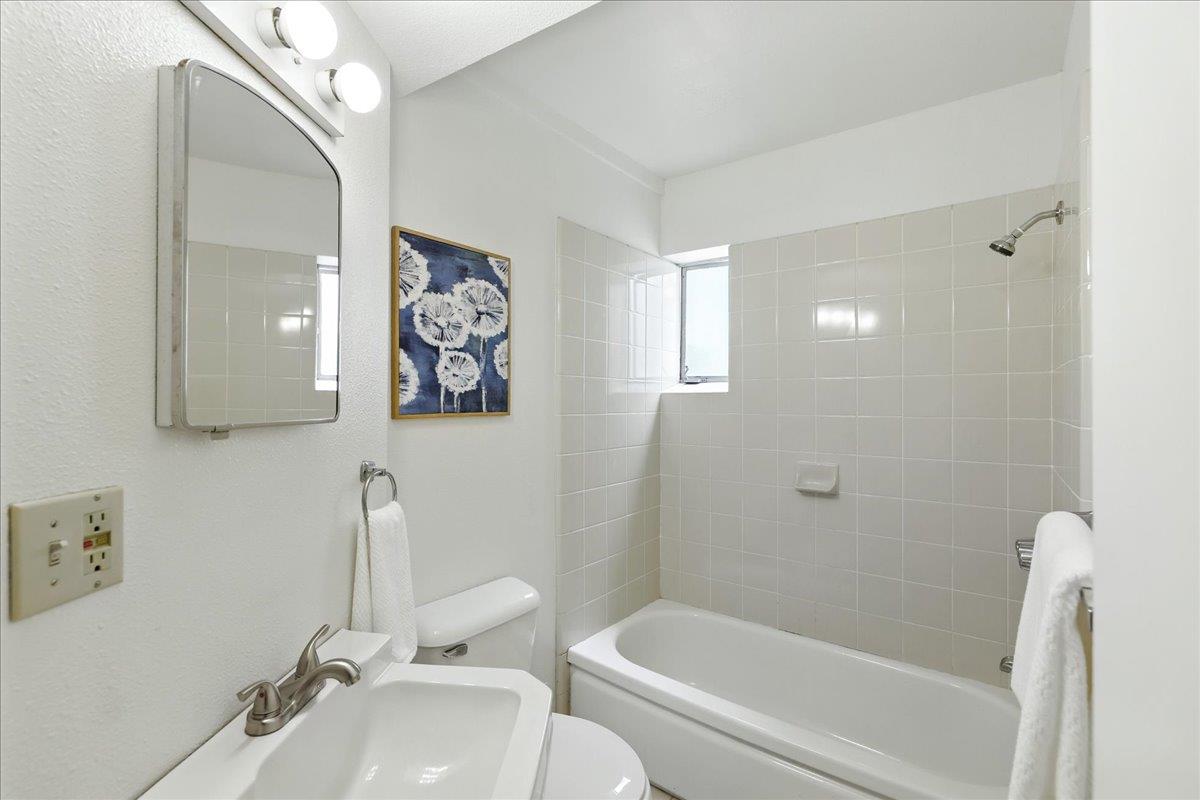 Detail Gallery Image 62 of 71 For 5555 Carlton St, Oakland,  CA 94618 - 4 Beds | 2 Baths