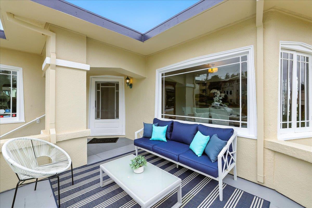 Detail Gallery Image 7 of 71 For 5555 Carlton St, Oakland,  CA 94618 - 4 Beds | 2 Baths