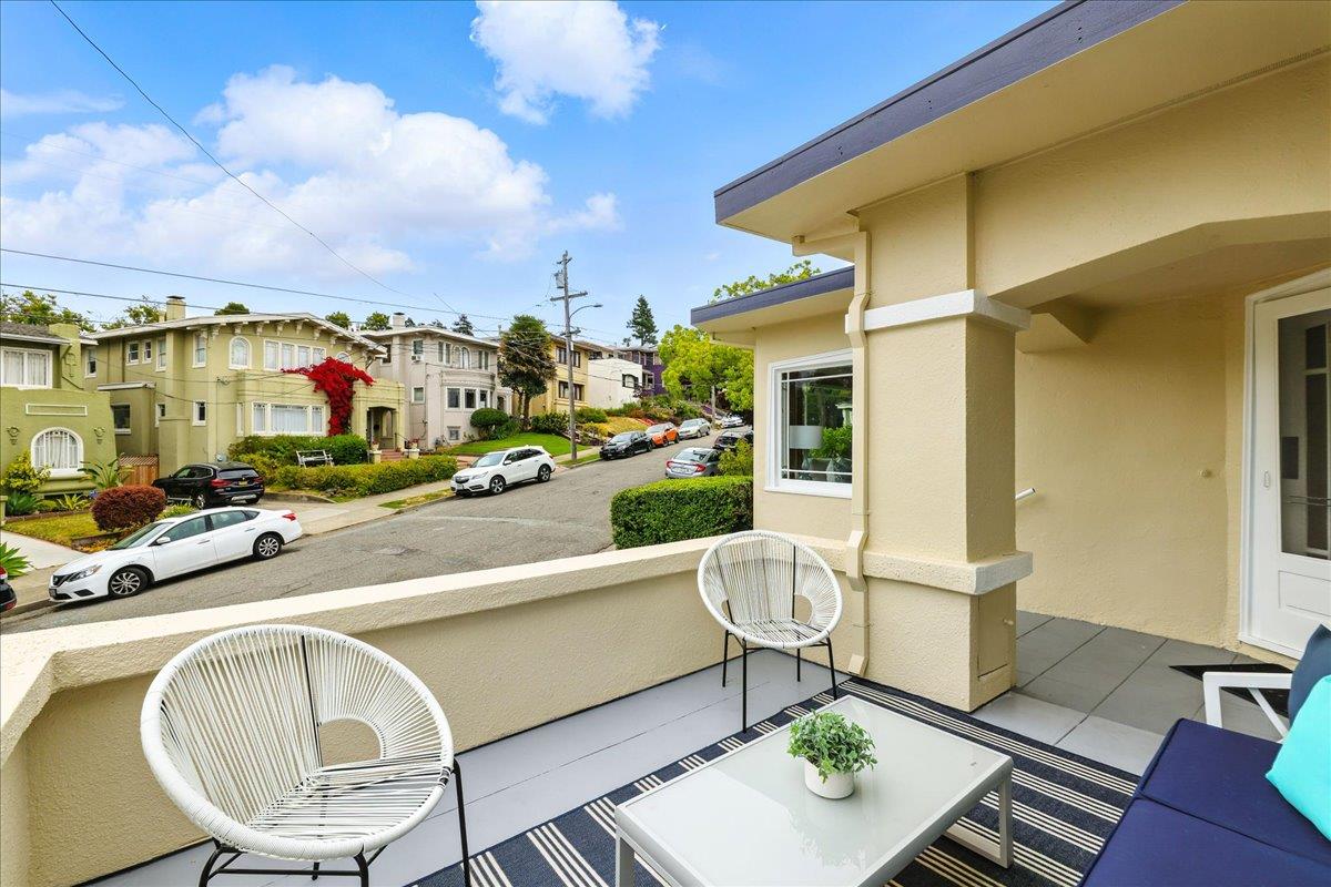 Detail Gallery Image 8 of 71 For 5555 Carlton St, Oakland,  CA 94618 - 4 Beds | 2 Baths