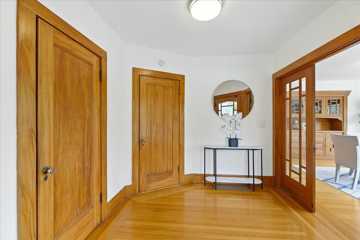 Detail Gallery Image 9 of 71 For 5555 Carlton St, Oakland,  CA 94618 - 4 Beds | 2 Baths