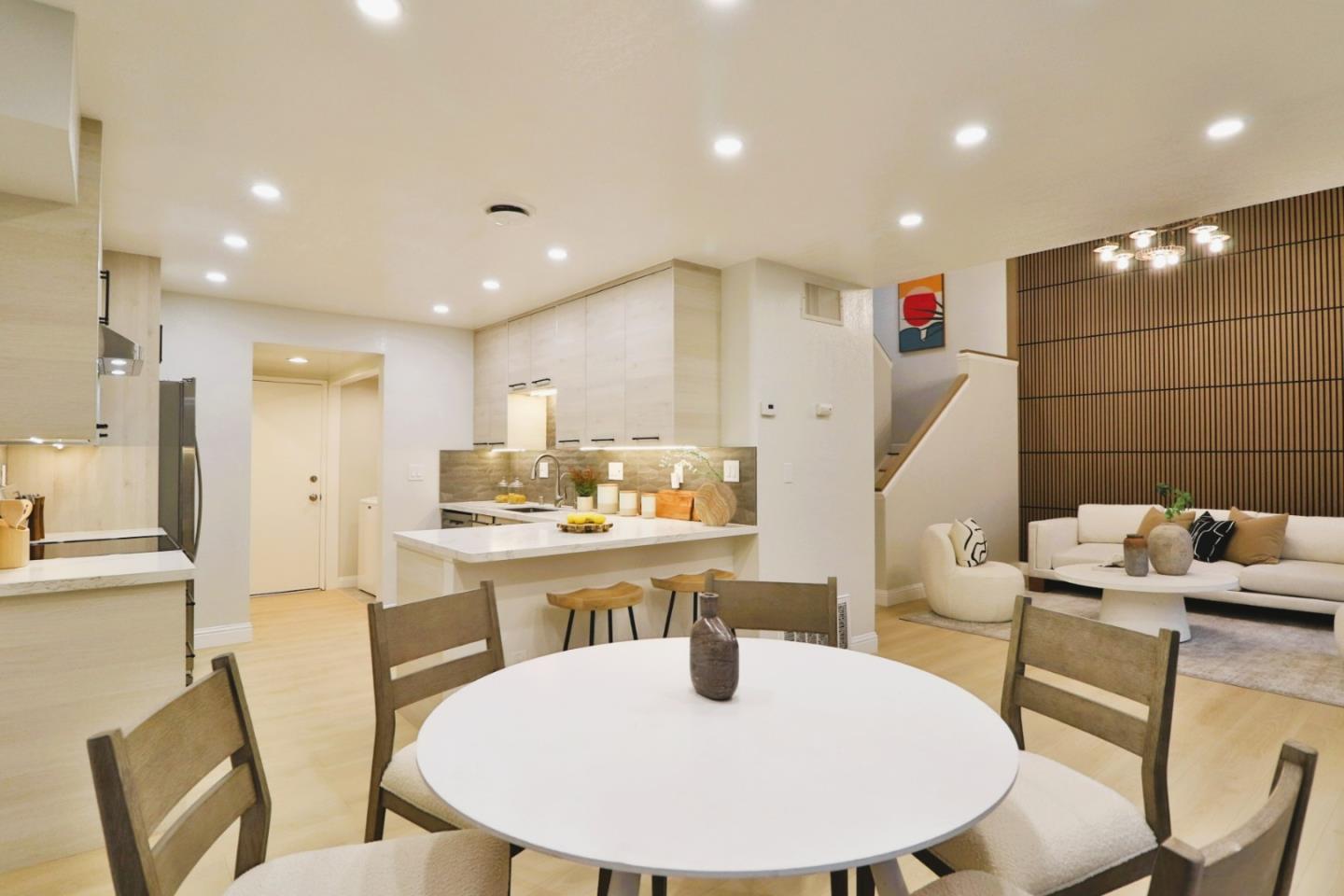 Detail Gallery Image 13 of 45 For 284 Rosewood Ct, Hayward,  CA 94544 - 2 Beds | 2/1 Baths