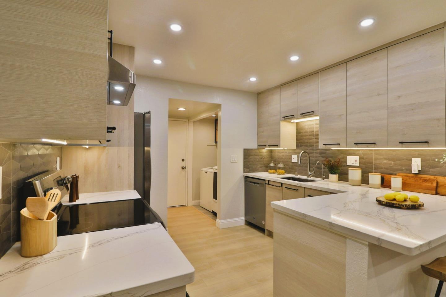 Detail Gallery Image 16 of 45 For 284 Rosewood Ct, Hayward,  CA 94544 - 2 Beds | 2/1 Baths