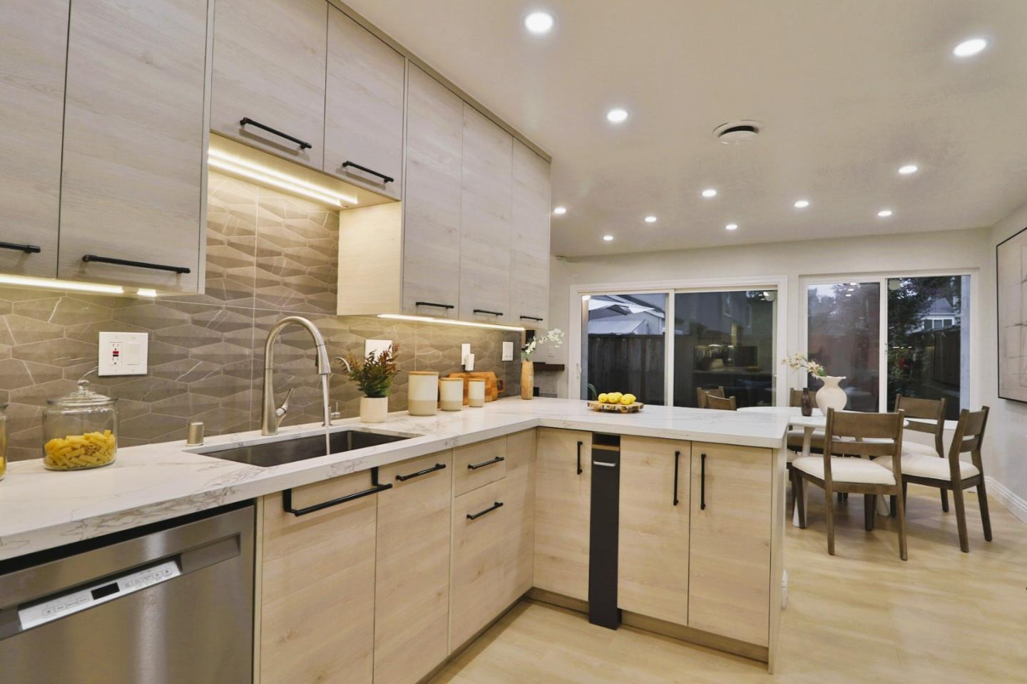 Detail Gallery Image 18 of 45 For 284 Rosewood Ct, Hayward,  CA 94544 - 2 Beds | 2/1 Baths