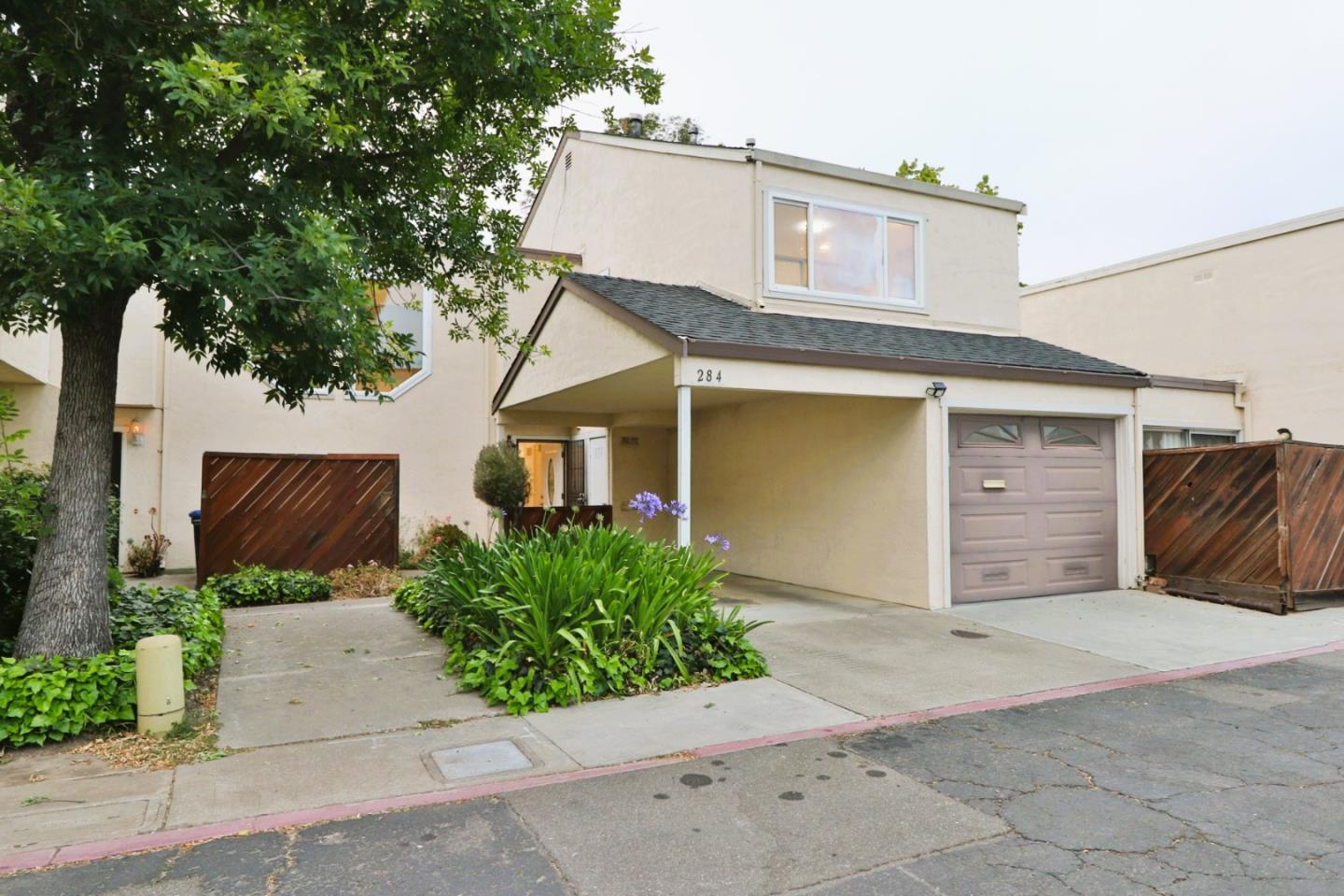 Detail Gallery Image 3 of 45 For 284 Rosewood Ct, Hayward,  CA 94544 - 2 Beds | 2/1 Baths