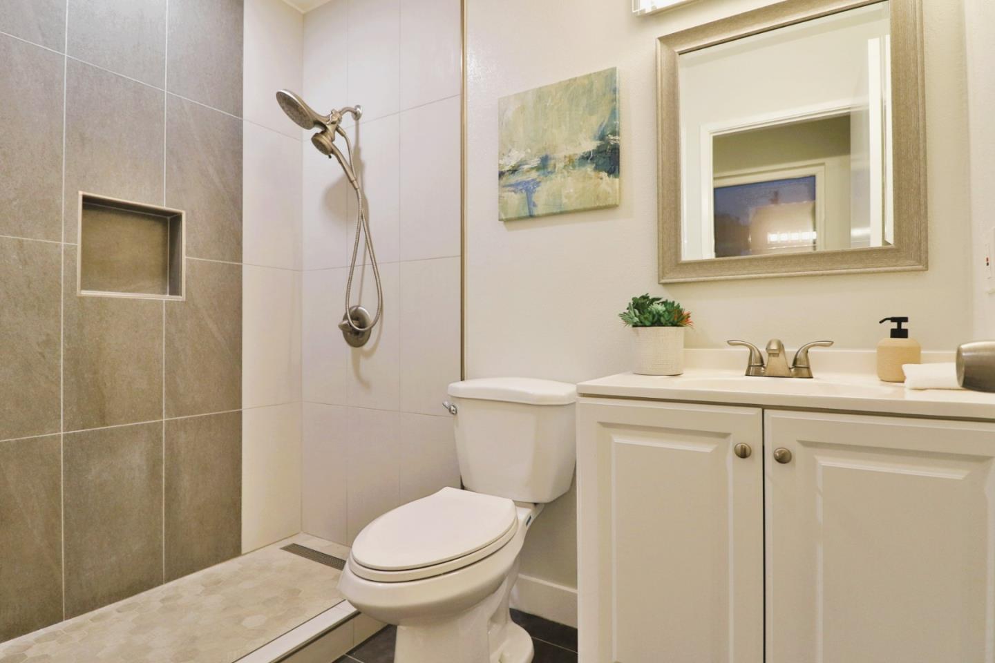 Detail Gallery Image 32 of 45 For 284 Rosewood Ct, Hayward,  CA 94544 - 2 Beds | 2/1 Baths