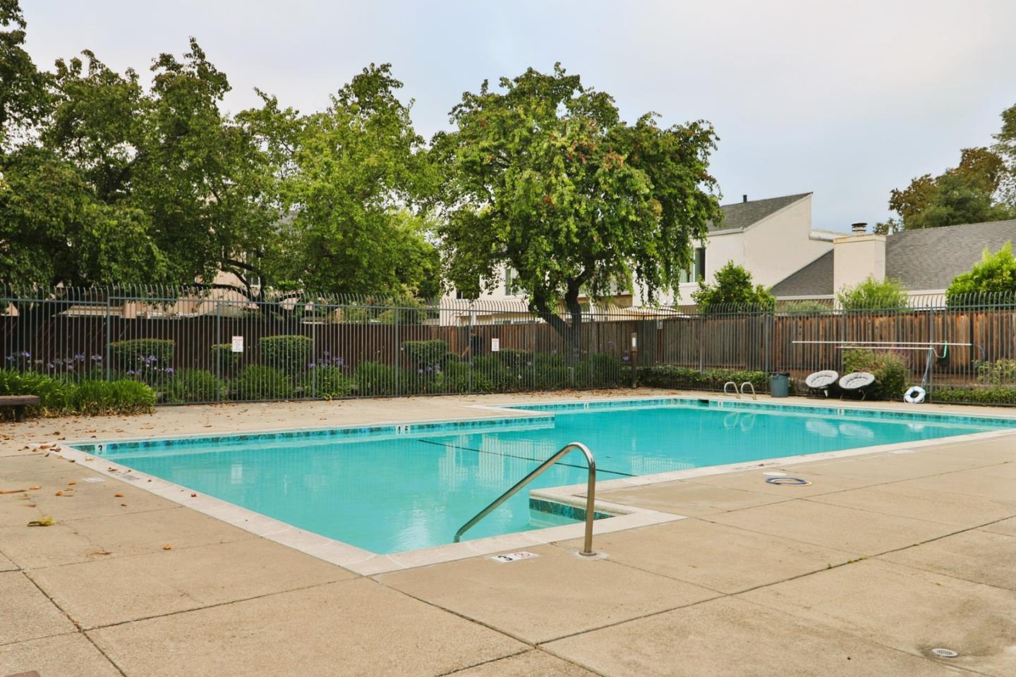 Detail Gallery Image 42 of 45 For 284 Rosewood Ct, Hayward,  CA 94544 - 2 Beds | 2/1 Baths