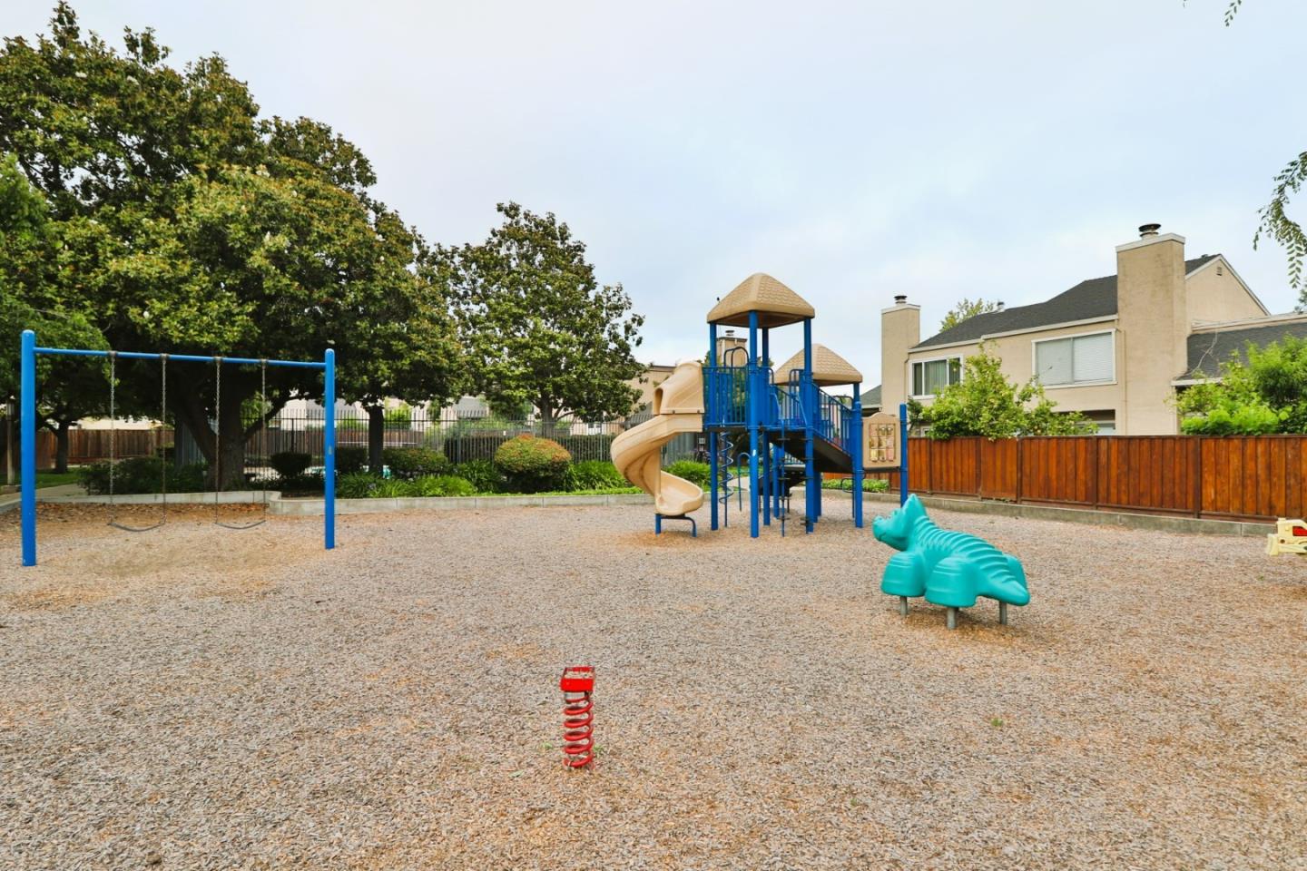 Detail Gallery Image 44 of 45 For 284 Rosewood Ct, Hayward,  CA 94544 - 2 Beds | 2/1 Baths