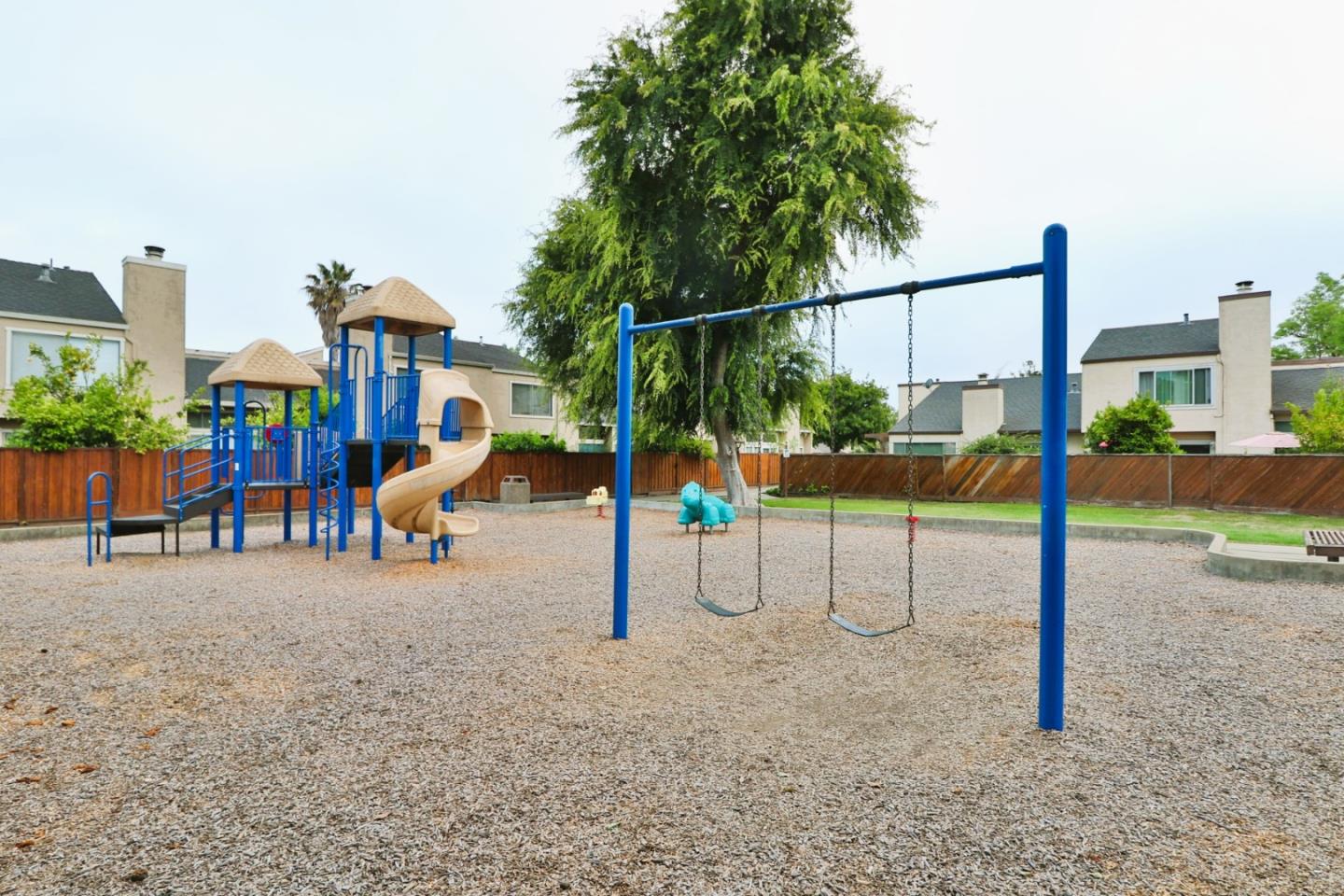Detail Gallery Image 45 of 45 For 284 Rosewood Ct, Hayward,  CA 94544 - 2 Beds | 2/1 Baths