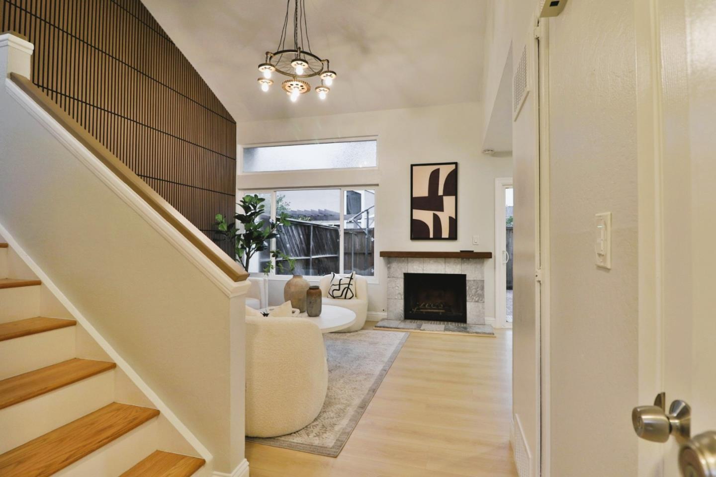 Detail Gallery Image 5 of 45 For 284 Rosewood Ct, Hayward,  CA 94544 - 2 Beds | 2/1 Baths