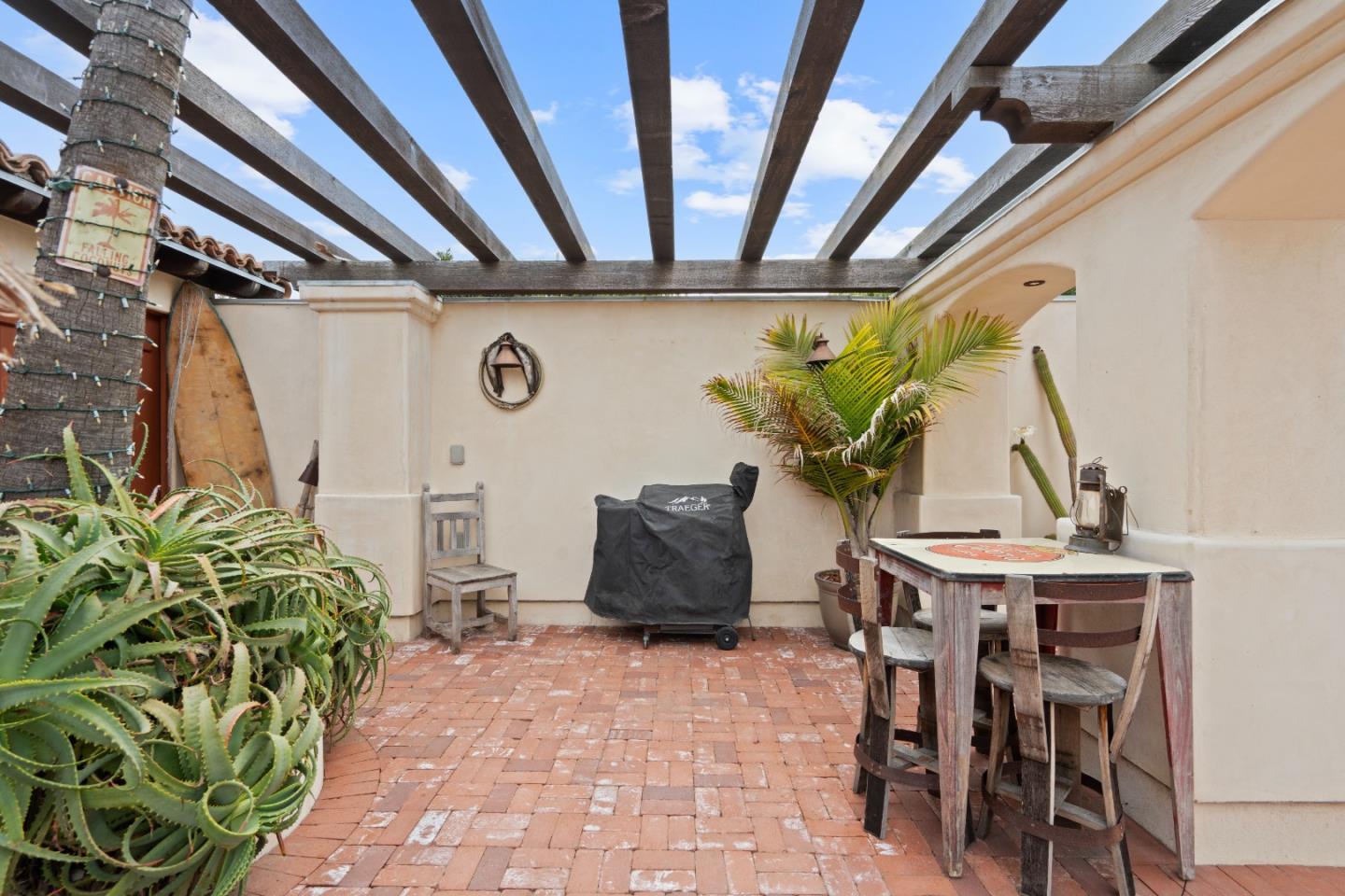 Detail Gallery Image 5 of 46 For 1325 Kimball Ave, Seaside,  CA 93955 - 4 Beds | 2/1 Baths