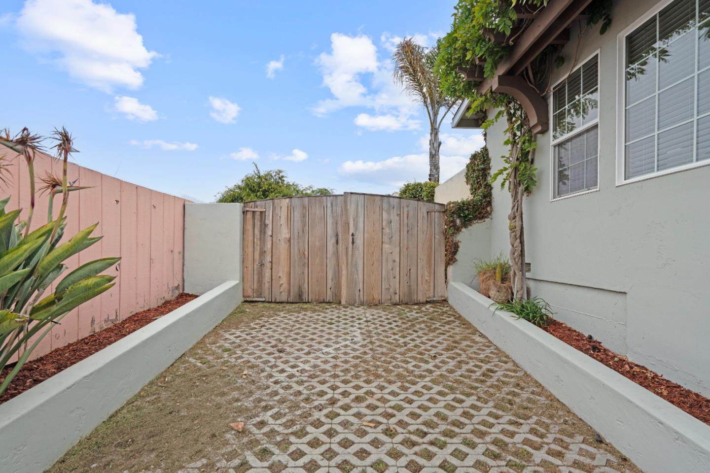 Detail Gallery Image 8 of 46 For 1325 Kimball Ave, Seaside,  CA 93955 - 4 Beds | 2/1 Baths