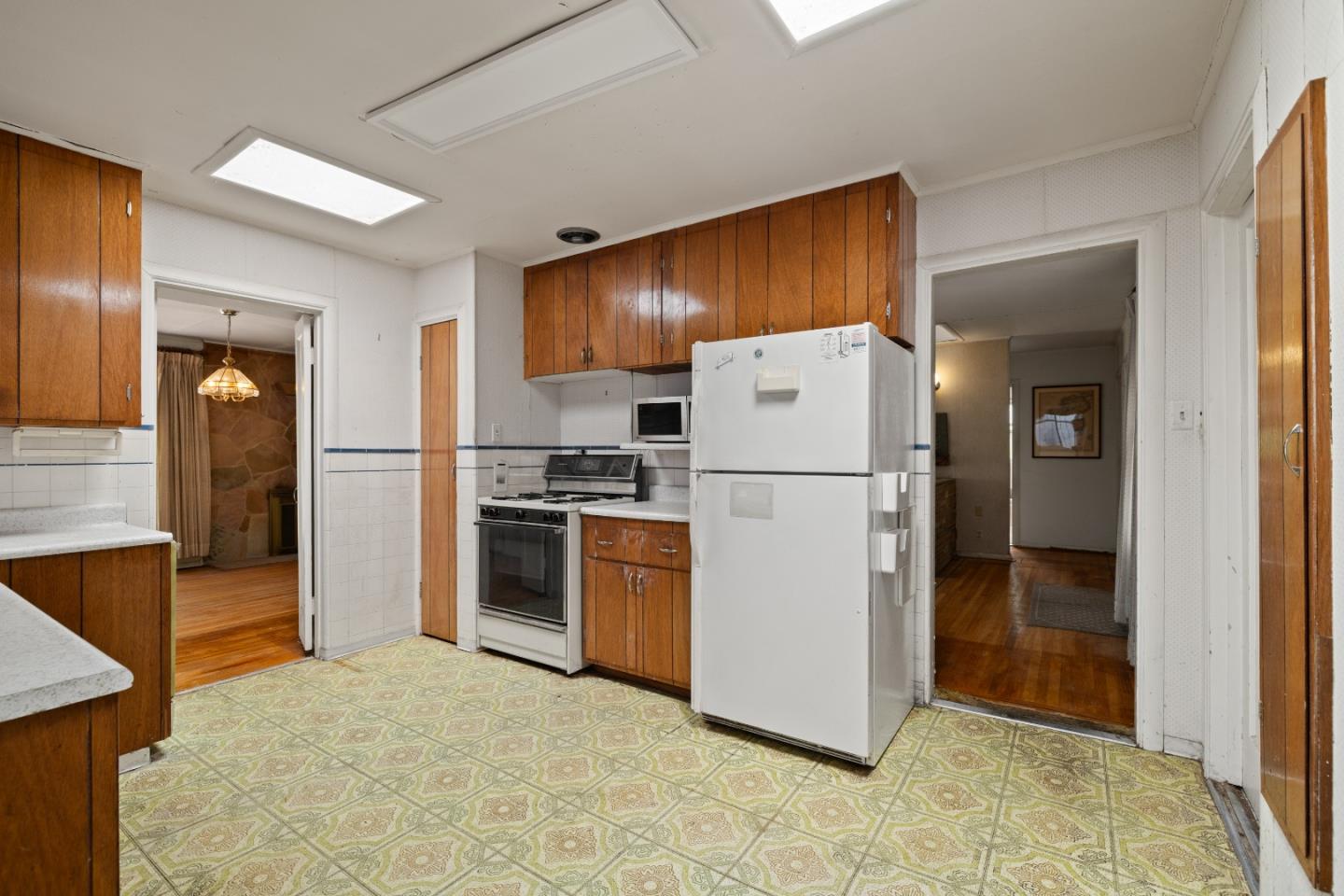 Detail Gallery Image 10 of 21 For 153 Occidental Ave, Burlingame,  CA 94010 - 2 Beds | 1 Baths