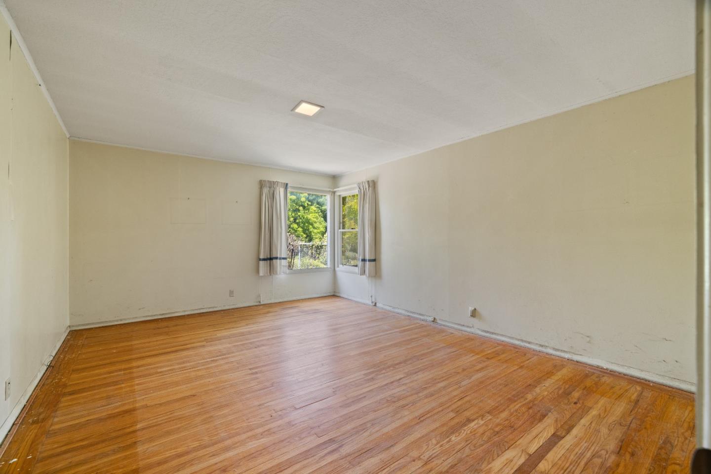 Detail Gallery Image 11 of 21 For 153 Occidental Ave, Burlingame,  CA 94010 - 2 Beds | 1 Baths