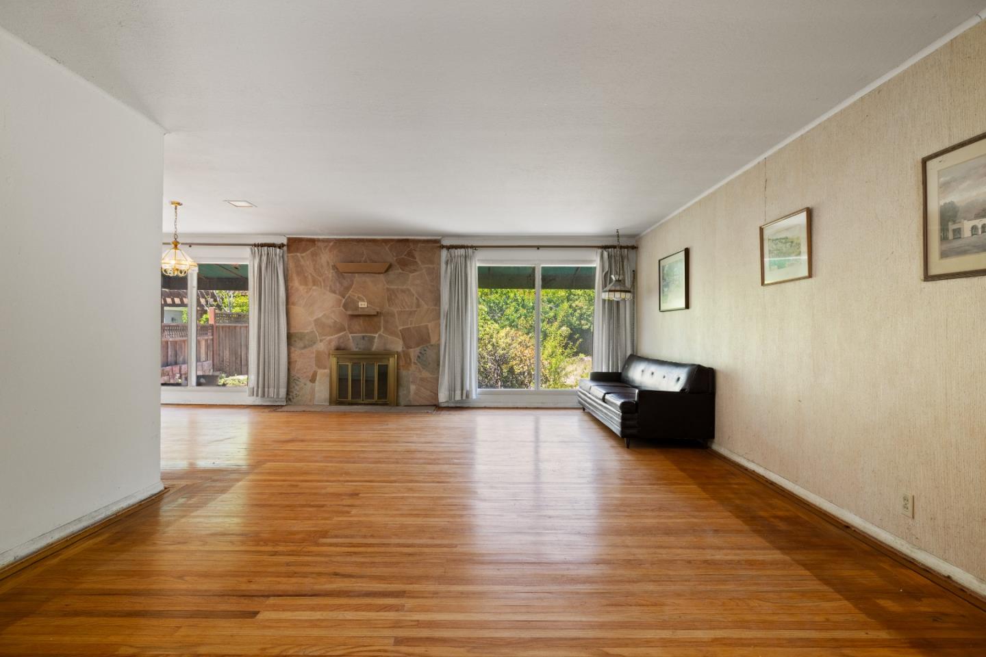 Detail Gallery Image 2 of 21 For 153 Occidental Ave, Burlingame,  CA 94010 - 2 Beds | 1 Baths