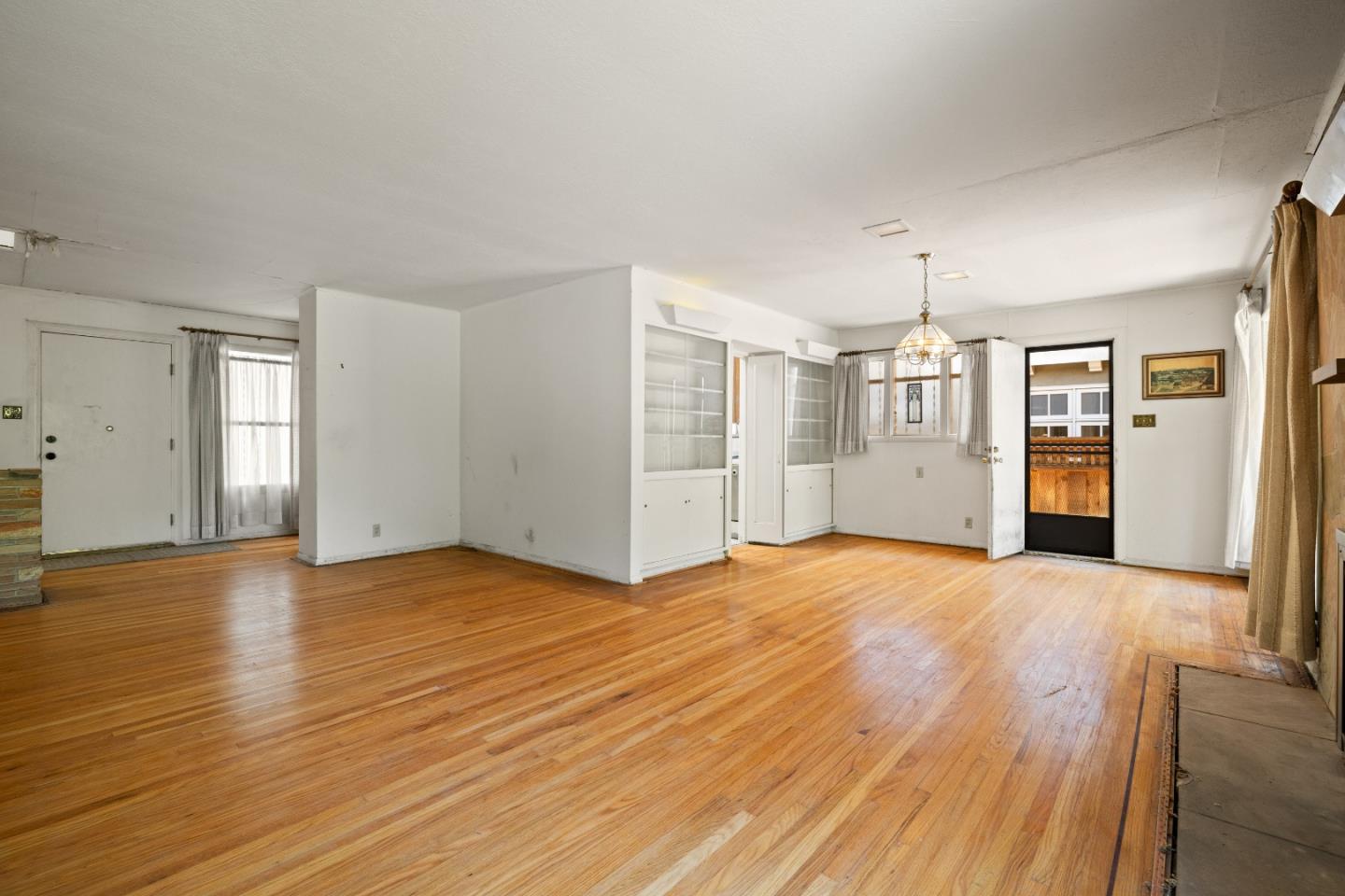 Detail Gallery Image 4 of 21 For 153 Occidental Ave, Burlingame,  CA 94010 - 2 Beds | 1 Baths
