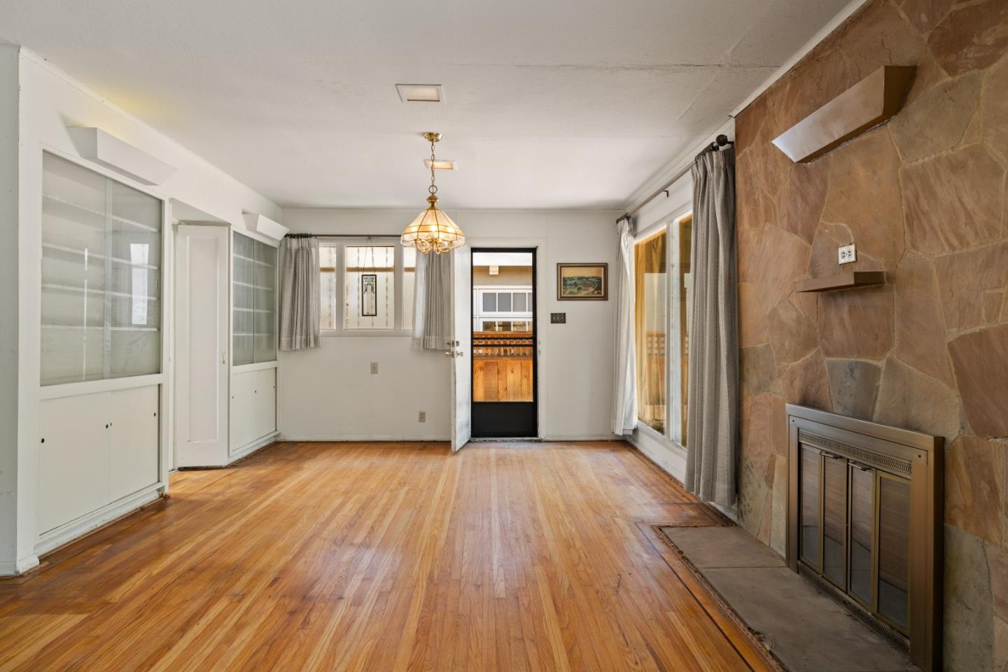 Detail Gallery Image 6 of 21 For 153 Occidental Ave, Burlingame,  CA 94010 - 2 Beds | 1 Baths