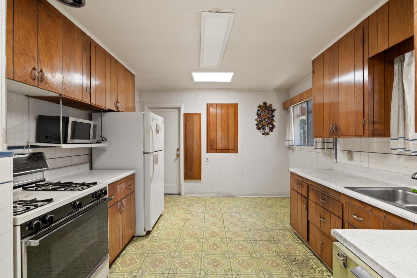 Detail Gallery Image 8 of 21 For 153 Occidental Ave, Burlingame,  CA 94010 - 2 Beds | 1 Baths
