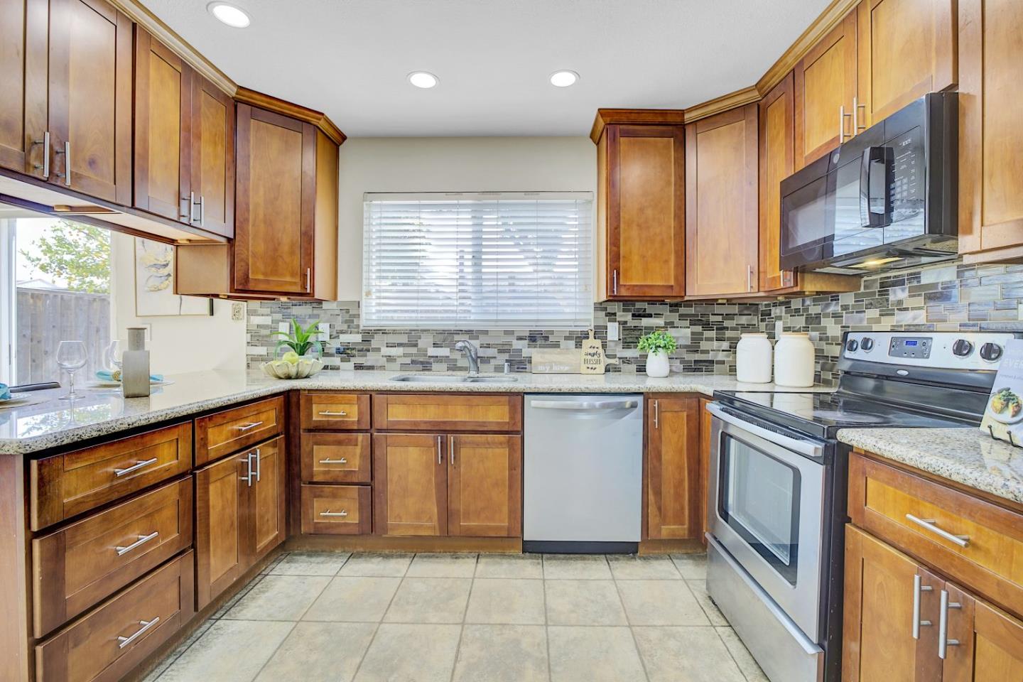 Detail Gallery Image 21 of 45 For 760 Saint Michael Cir, Pleasanton,  CA 94566 - 3 Beds | 2/1 Baths