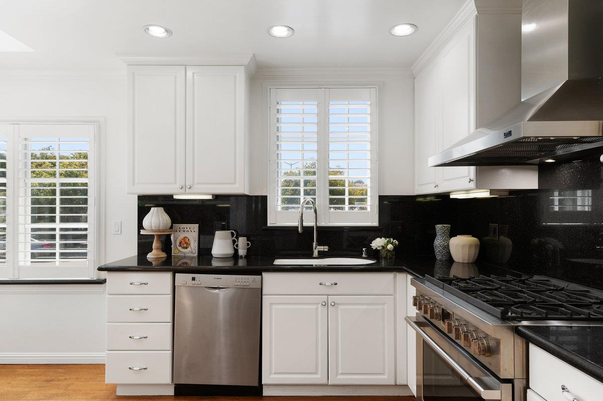 Detail Gallery Image 11 of 39 For 400 Magnolia Ave, Millbrae,  CA 94030 - 3 Beds | 2 Baths