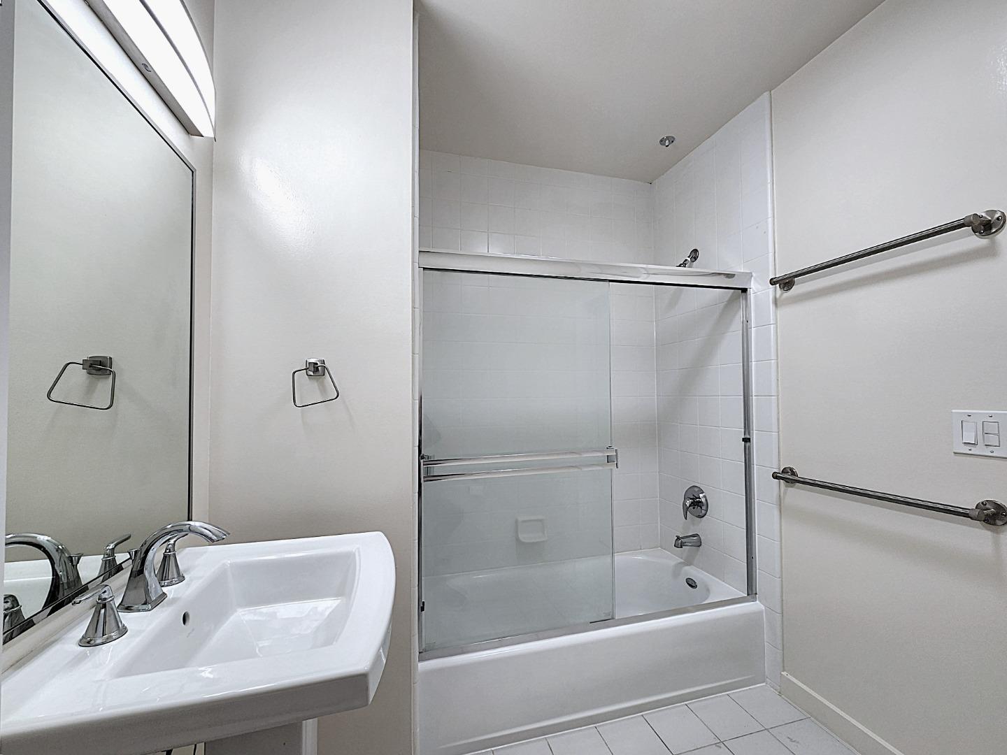 Detail Gallery Image 12 of 19 For 334 Santana Row #242,  San Jose,  CA 95128 - 1 Beds | 1 Baths
