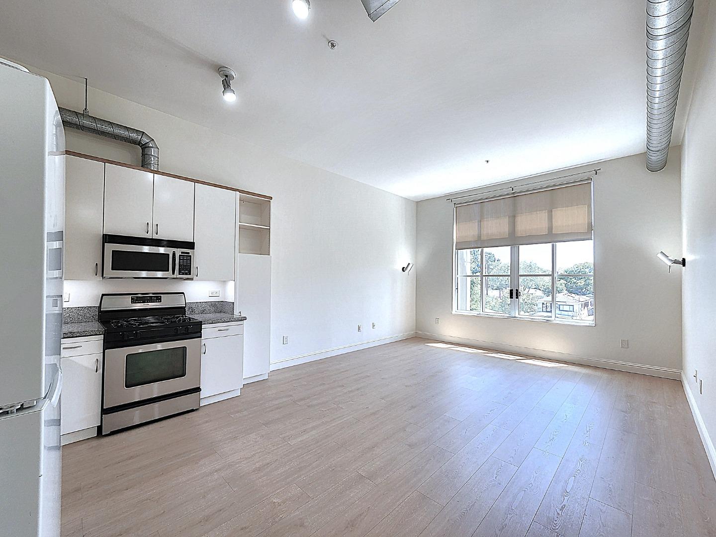 Detail Gallery Image 5 of 19 For 334 Santana Row #242,  San Jose,  CA 95128 - 1 Beds | 1 Baths