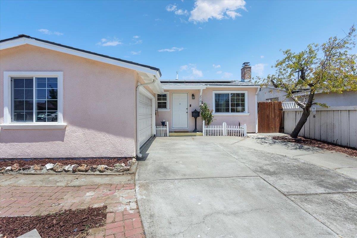 Detail Gallery Image 2 of 23 For 2072 Orlando Dr, San Jose,  CA 95122 - 3 Beds | 2 Baths
